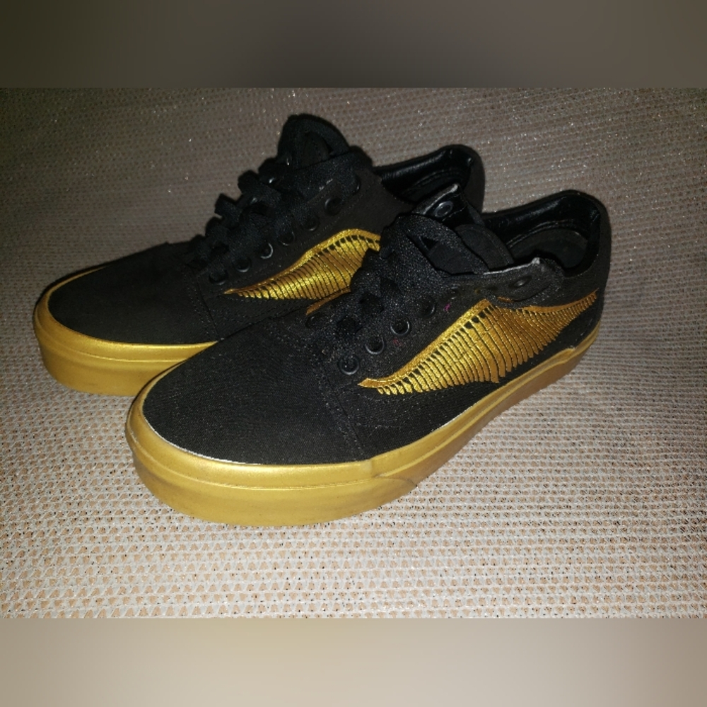VANS Size 8 Womens or 6.5 Mens Harry Potter shoes Sneakers Golden Snitch Skate - Picture 2 of 6